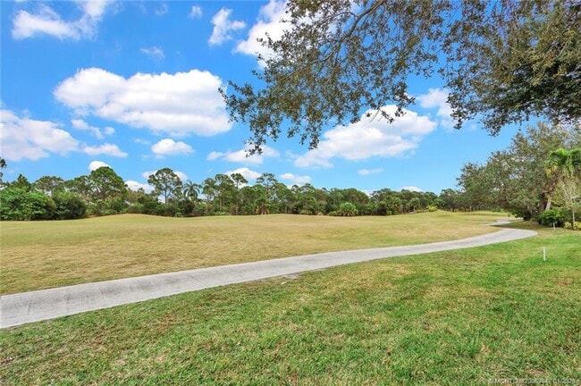 Building Photo - 3701 NW Willow Creek Dr