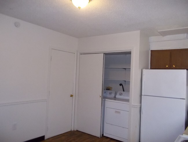 Building Photo - 232 Waterville St