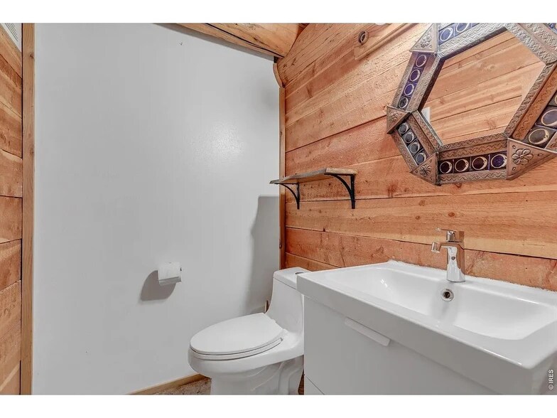 Building Photo - 679 Cougar Dr