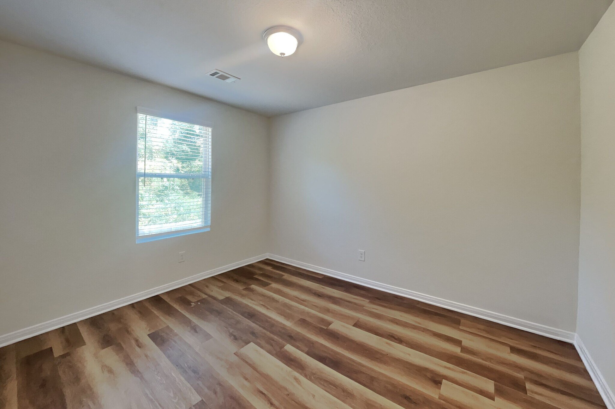 Building Photo - 15673 Del Norte Dr