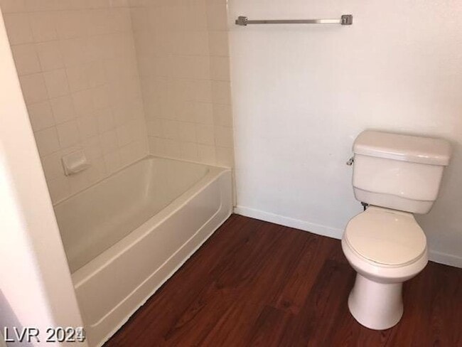 Building Photo - Very Nice & Clean Downstairs Unit In South...