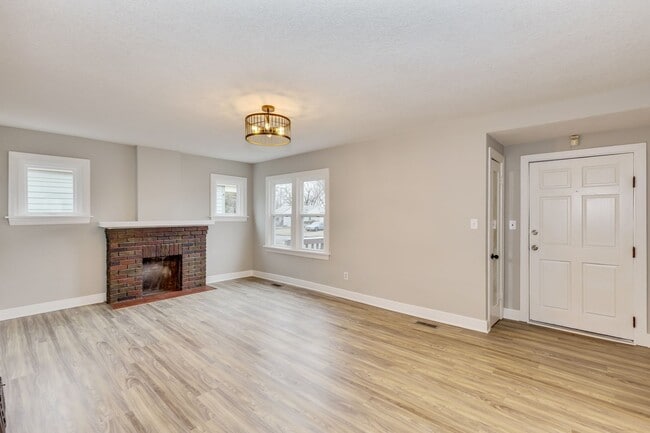 Primary Photo - 544 S Poplar Dr