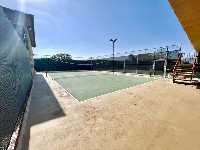 Building Photo - 2501 W Redondo Beach Blvd