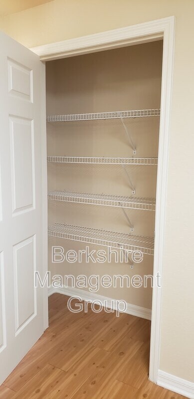 Building Photo - 1132 Brook Meadow Dr