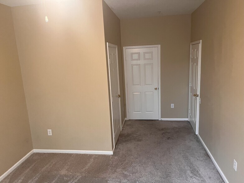 Primary bedroom - Closet, Bathroom and living room doors - 10550 Baymeadows Rd