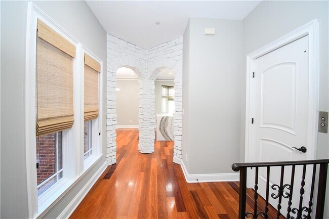 Building Photo - 4 Prichard Way NE