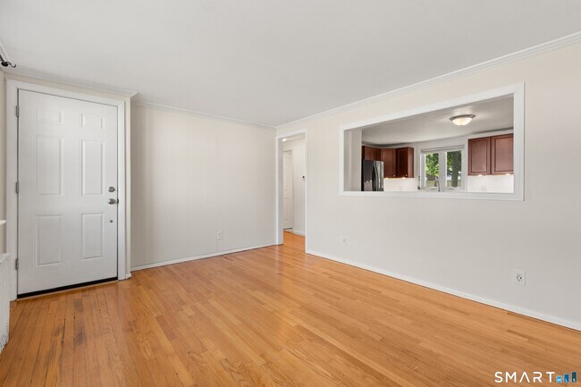 Building Photo - 298 Roseville Terrace
