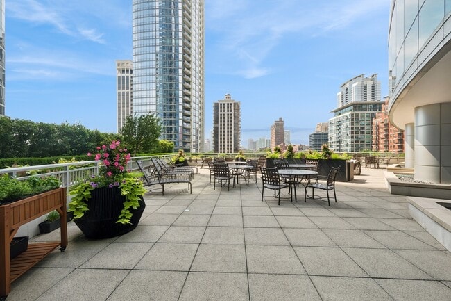 Building Photo - 1201 S Prairie Ave