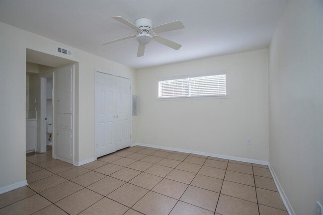 Building Photo - 3702 Flora St