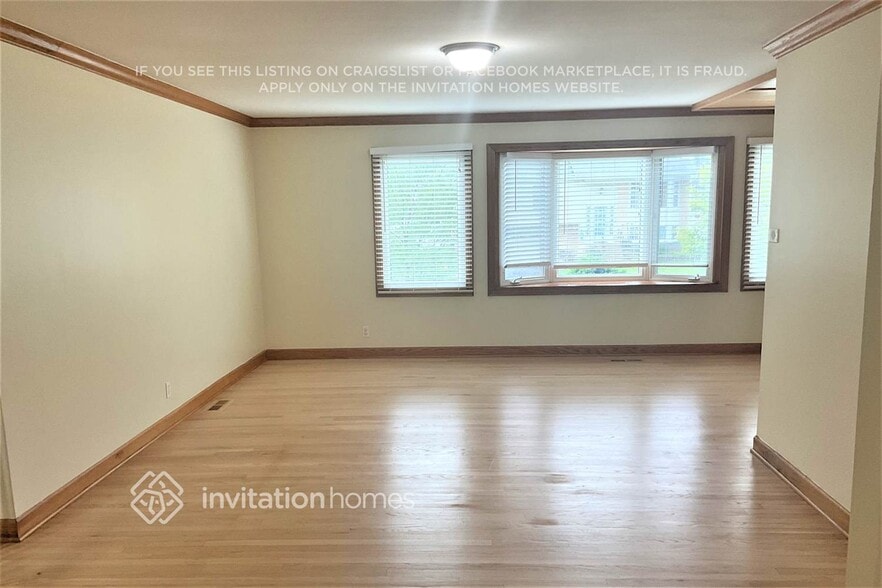 Building Photo - 349 Huntington Way