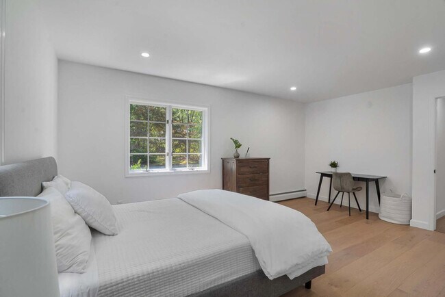 Building Photo - 1 Ginny Ct