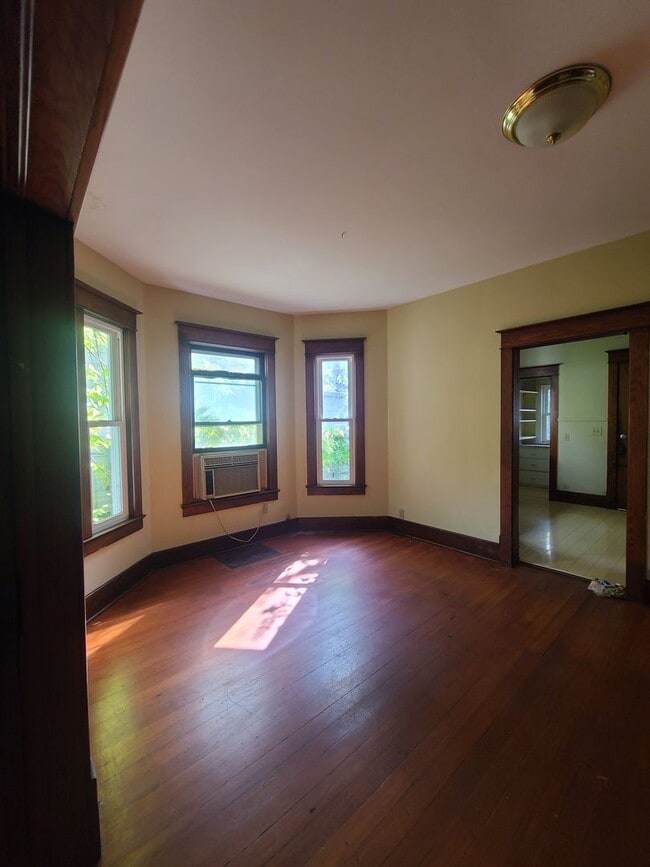 Building Photo - 401 1/2 W Vine St.