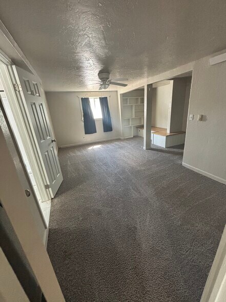Primary bedroom - 306 Pine St
