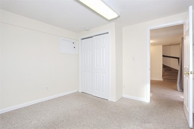 Building Photo - 9 Country Club Ln