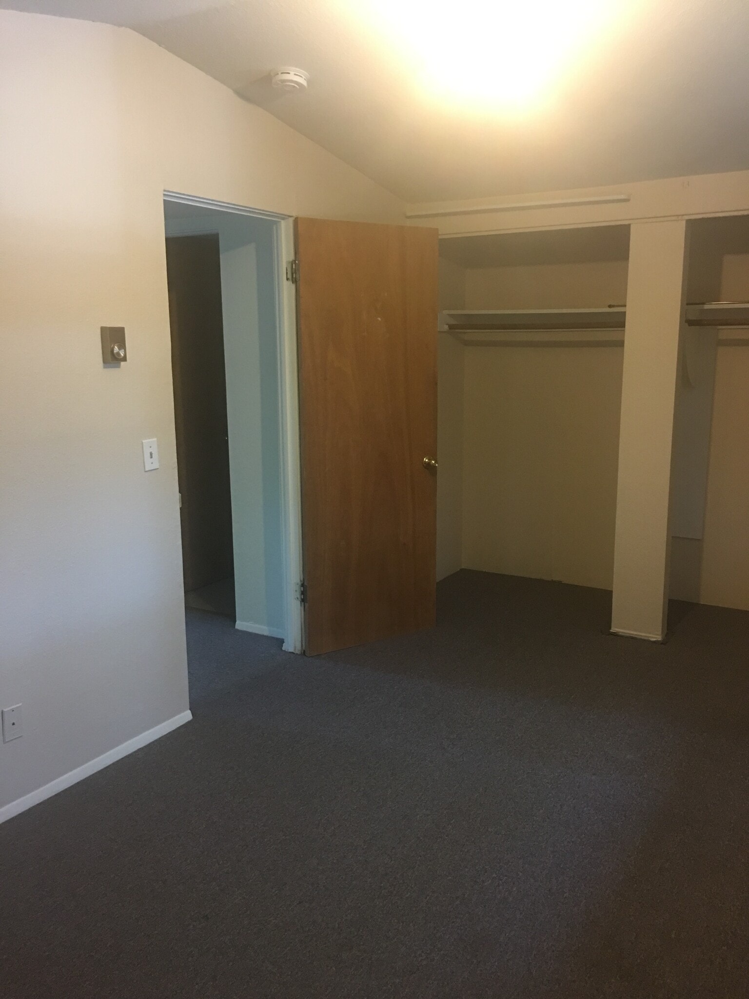 Building Photo - 1165 NE Harvey Rd