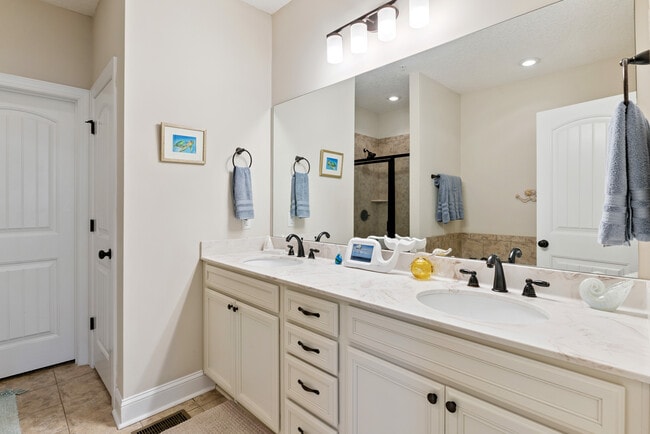 Building Photo - 807 Mariners Cir