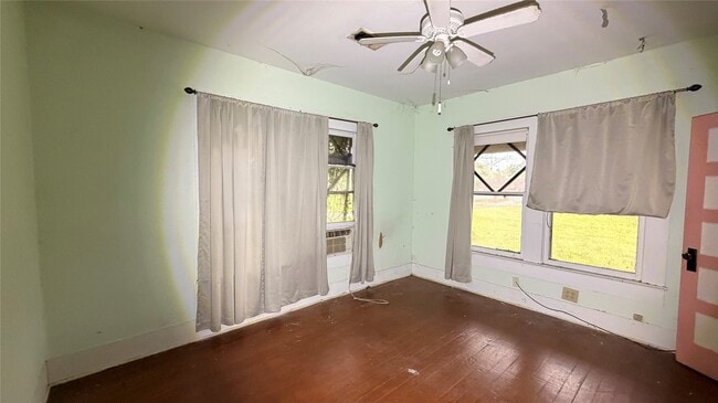 Building Photo - 1501 S Columbia Dr