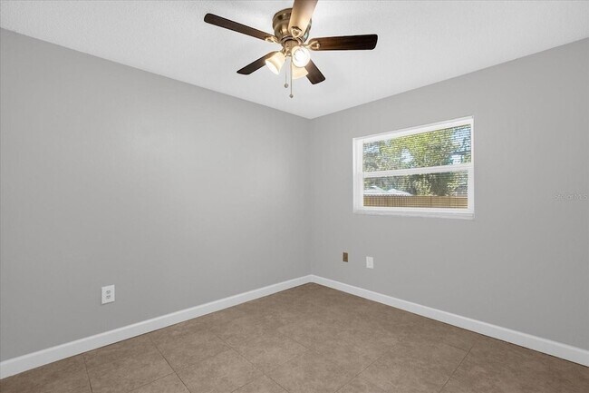 Building Photo - 284 Short St