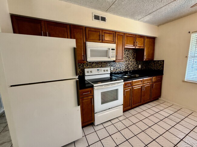 Building Photo - 698 Michigan Ct
