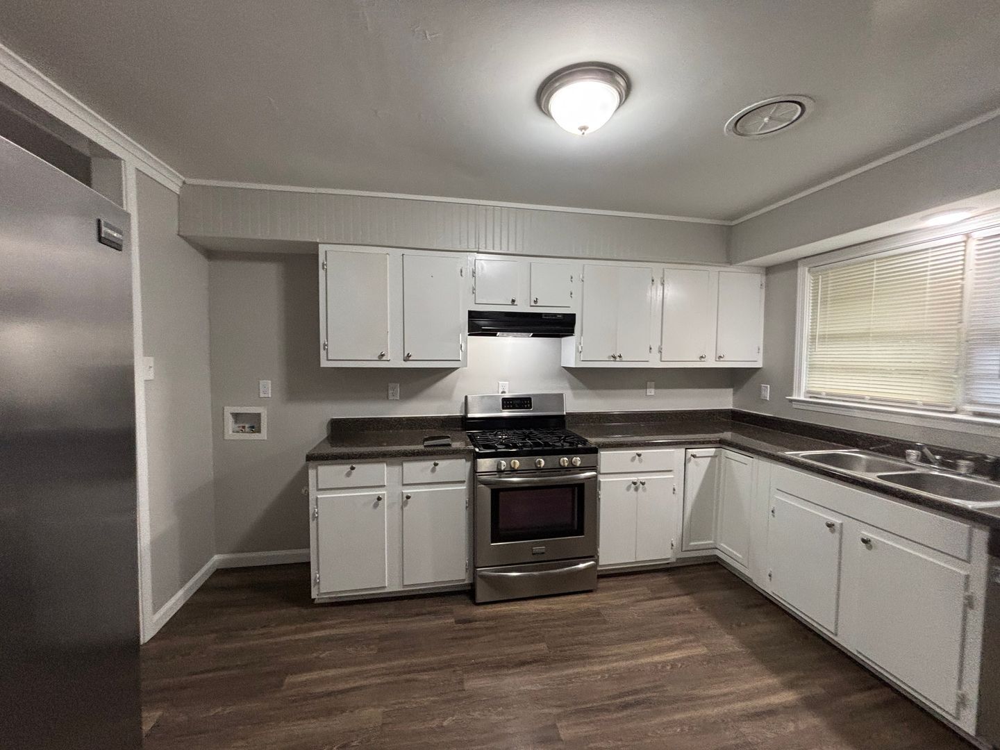 Building Photo - 2188 St Elmo Ave