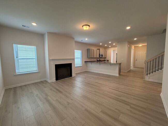 Building Photo - Brand New 4/3.5 House in West Rome- $2,195