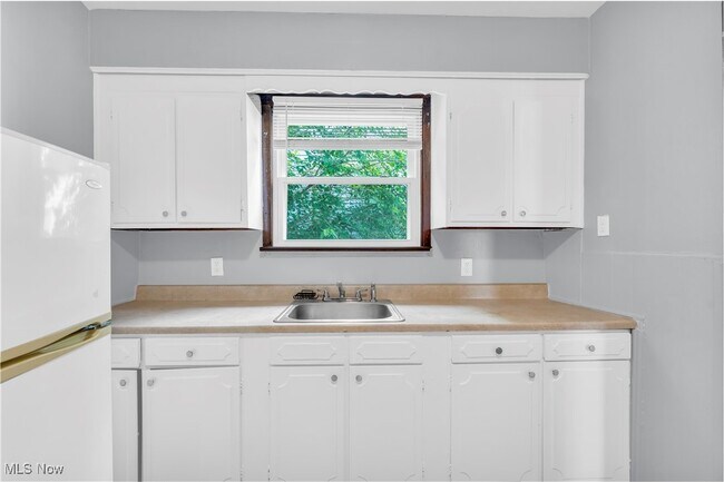 Building Photo - 3420 W 117th St