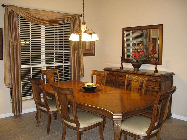 Building Photo - 2706 Patrician Cir