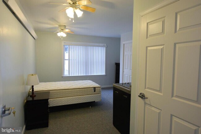 Building Photo - 13 1st St