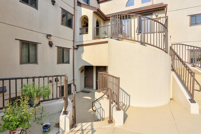 Building Photo - 8906 Battery Pl