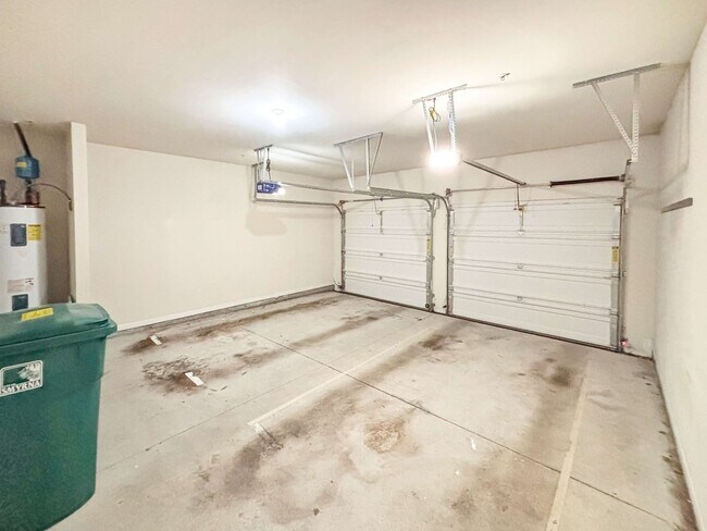 Building Photo - End Unit Townhome - 3BR, 2.5BA with Garage