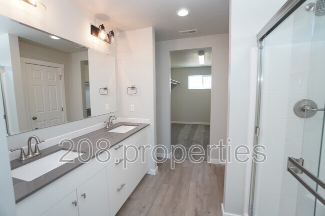 Building Photo - 1218 W Bass River Dr