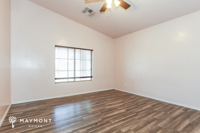 Building Photo - 767 W Barrus Dr