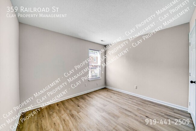 Building Photo - 359 Railroad St