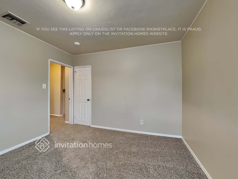 Building Photo - 1500 W 96th St