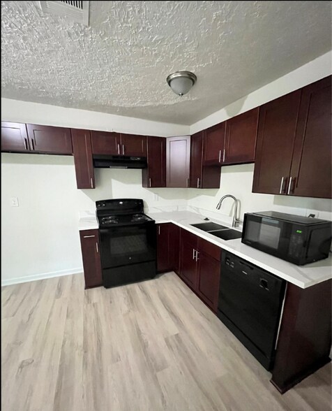 Building Photo - 5915 Beldart St