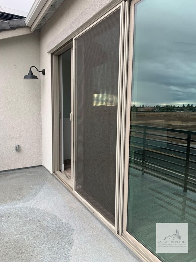 Building Photo - 490 W Mahogany Ln