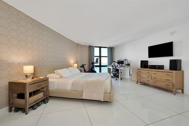 Building Photo - 1111 Crandon Blvd