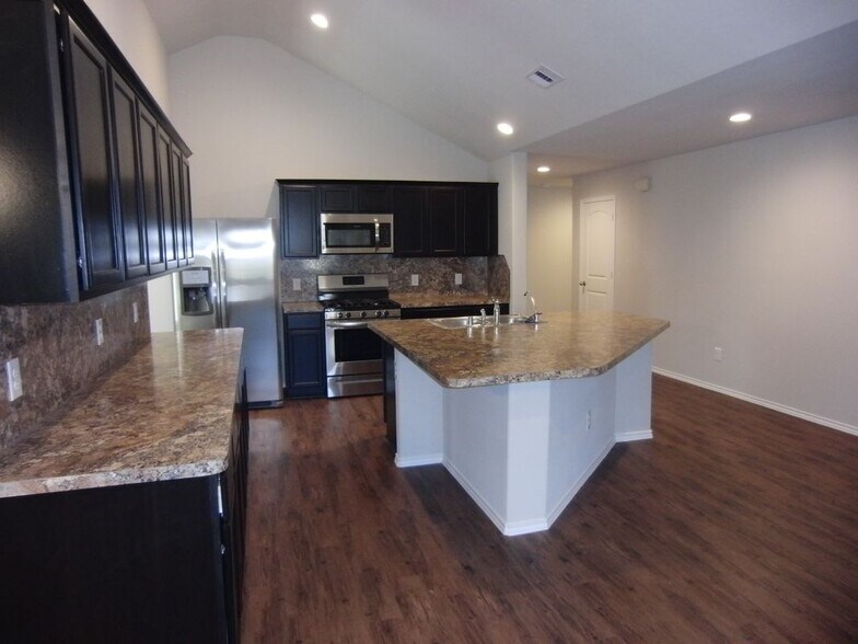 Building Photo - 5522 Mesquite Oaks Trail