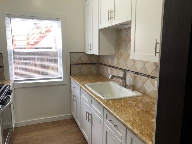 Building Photo - 768 Orizaba Ave