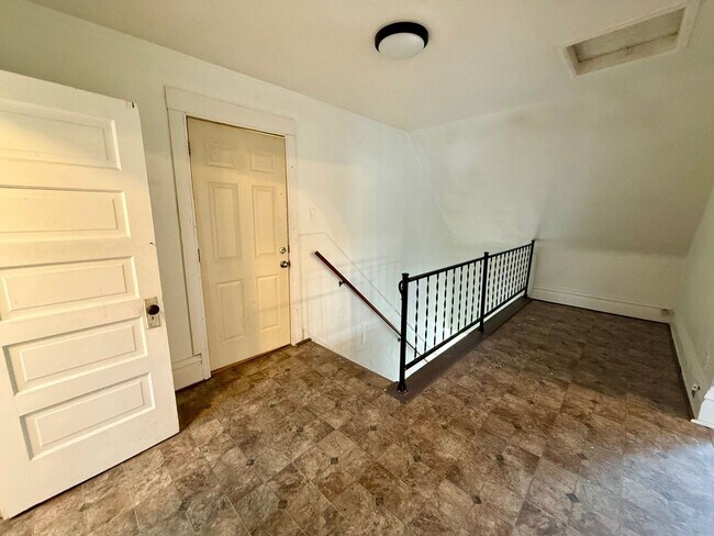 Building Photo - 915 S 3rd Ave