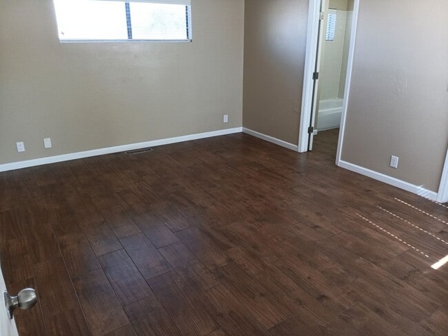 Building Photo - Available Now! 3 Bedroom 2 Bathroom Located in SW ABQ!! Showings Available! Price drop!