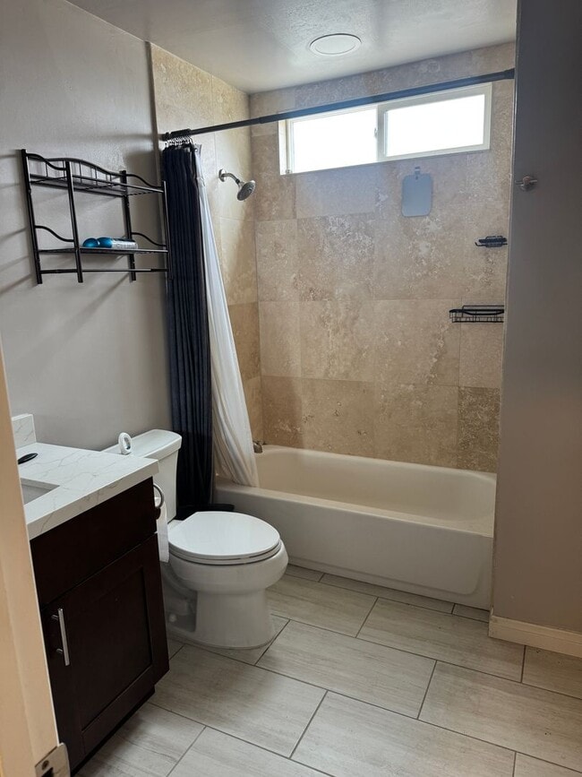 Building Photo - 2 bedroom/2bathroom condo
