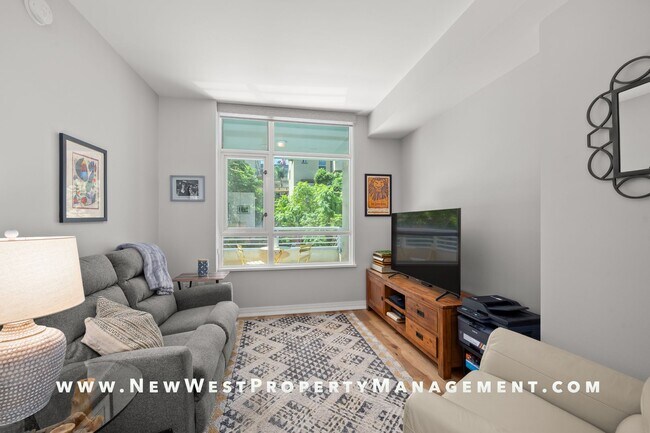 Building Photo - Super Spacious Cortez Hill 2-Bedroom at Discovery! Small Pet Ok!