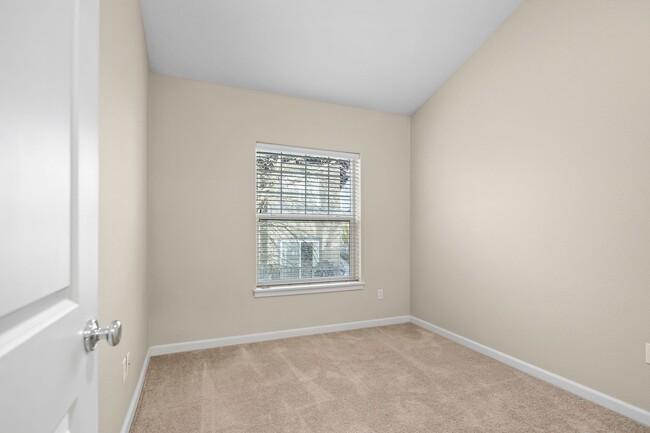 Building Photo - 3BD/2.5BTH in BEAVERTON!