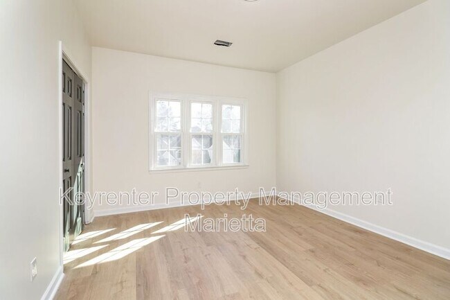 Building Photo - 991 Gentry Ln