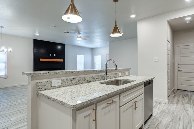 Building Photo - Brand new townhomes in Frenship East!