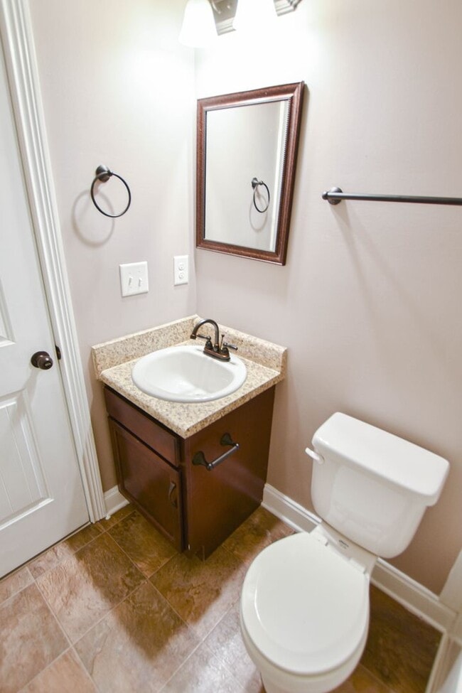 Building Photo - Pet Friendly Three Bedroom!