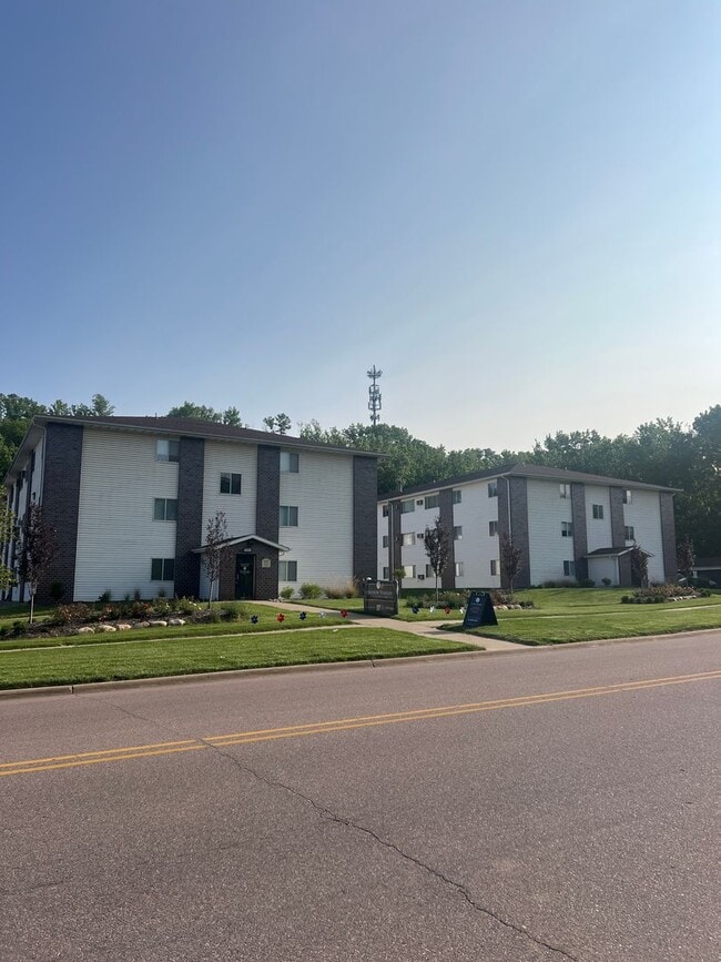 Building Photo - Limited Time 1/2 OFF Rent Now and 1/2 off ...