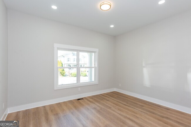 Building Photo - 3286 Bachelor St