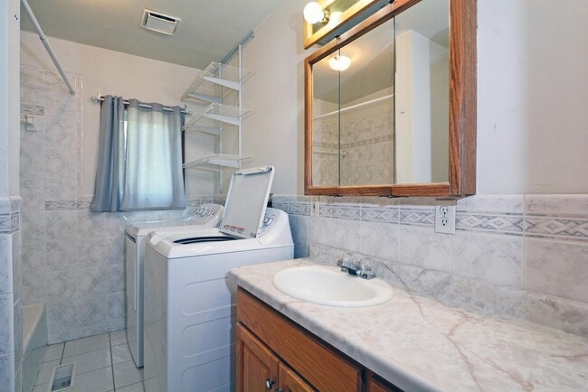 Building Photo - Beautiful 2-Bed 1-Bath Home Available Now in Monticello!